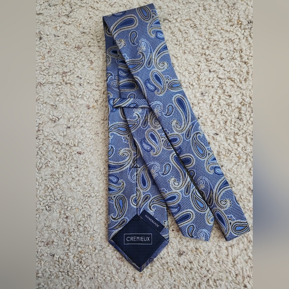 Cremieux Silk Handmade Blue Paisley Tie - Picture 2 of 3
